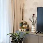 Botanlque 1br In Business Centre *