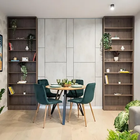 Botanlque 1br In Business Centre